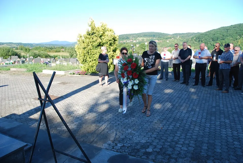 Fotografija uz članak „Naklon poginulim braniteljima povodom Dana pobjede i domovinske zahvalnosti“