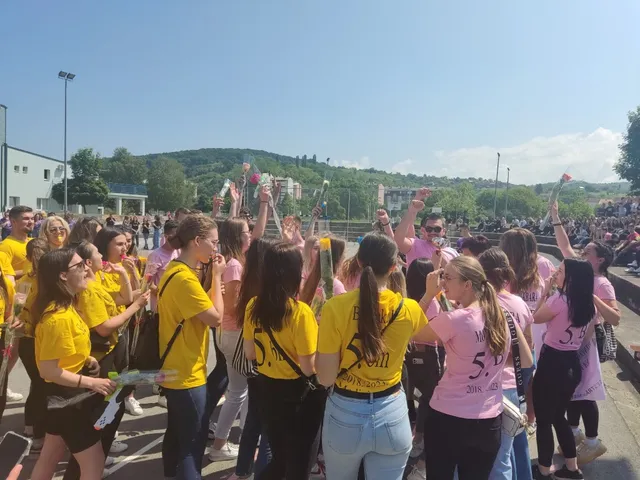 maturanti naslovna