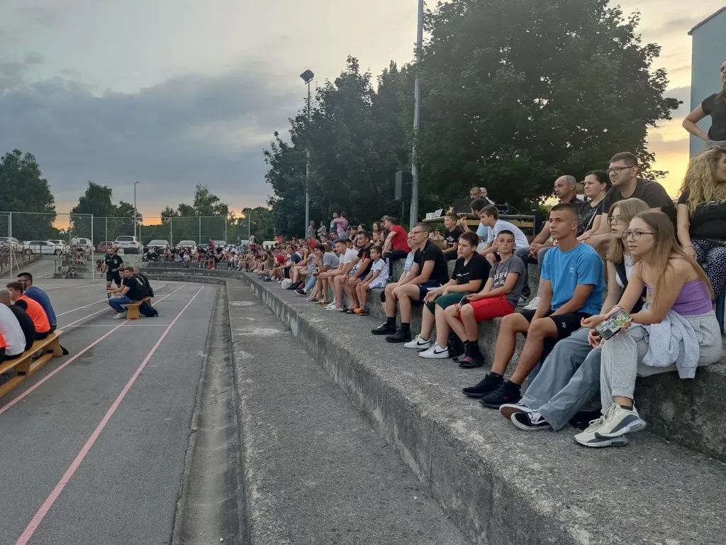 MNT polufinale naslovna