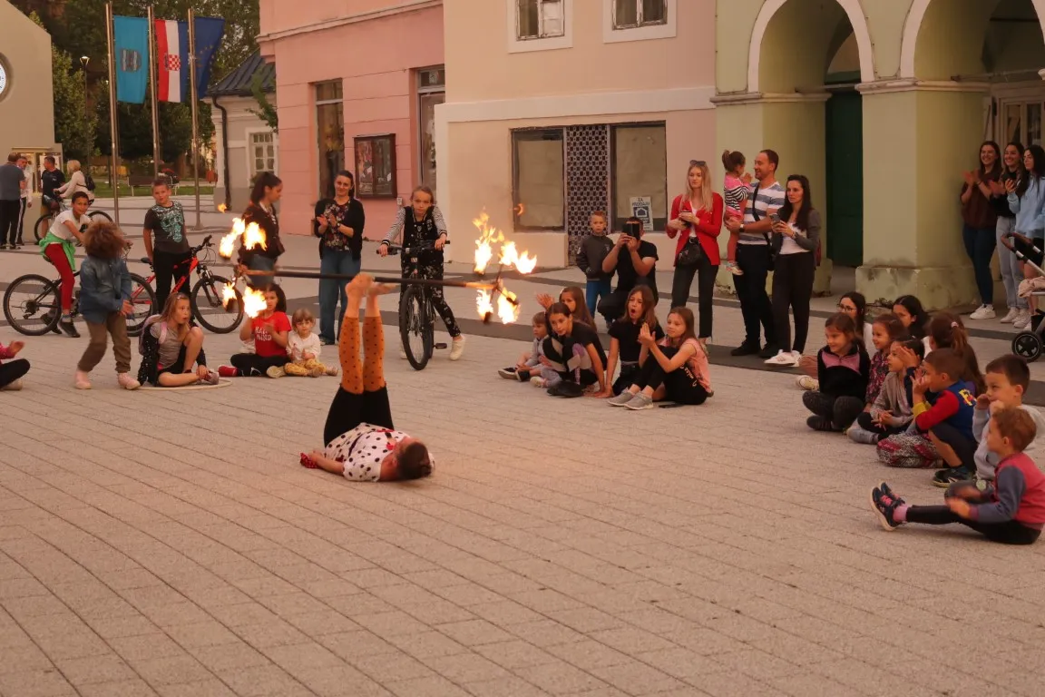 cirkus naslovna