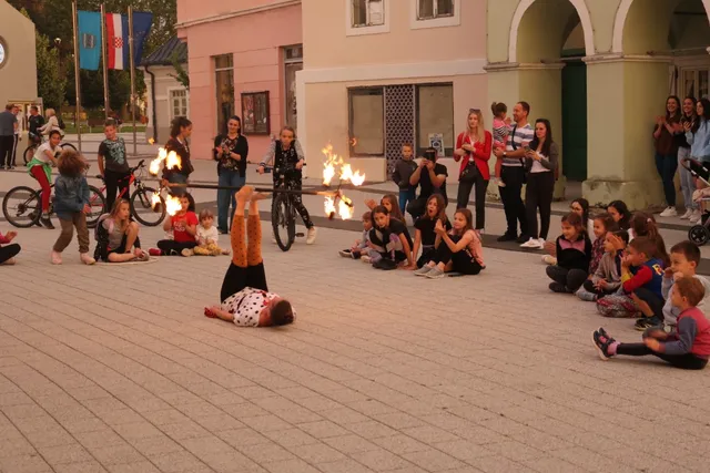 cirkus naslovna