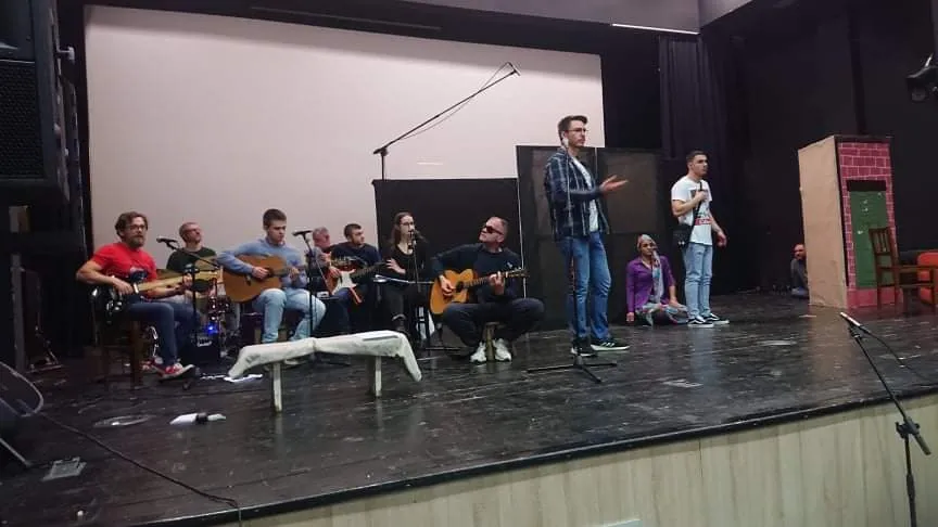Fotografija uz članak „NOVI MJUZIKL KPD „SLOGA“ Na tragu „Pišonje i Žuge“ i hitova Zabranjenog pušenja“