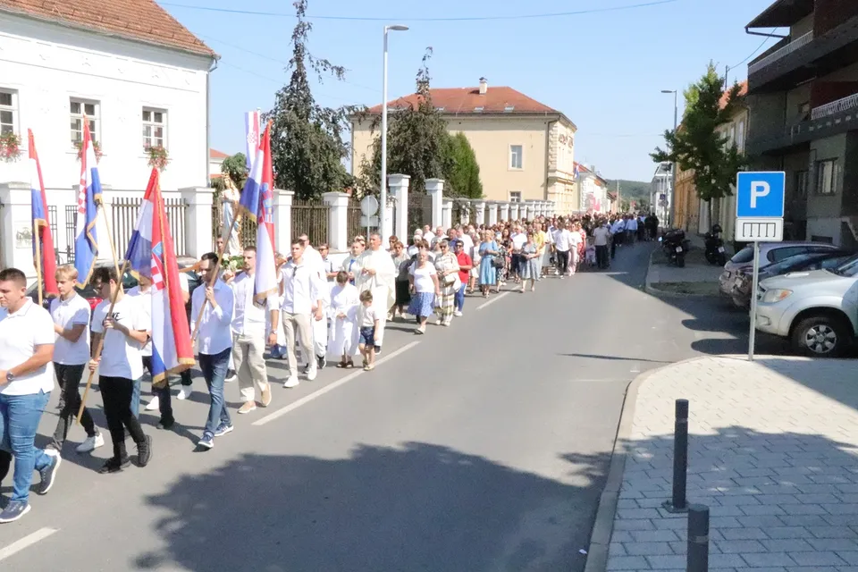 Fotografija uz članak „ŽUPA UZNESENJA BDM PAKRAC Procesijom i svečanom svetom misom vjernici proslavili svetkovinu Velike Gospe“