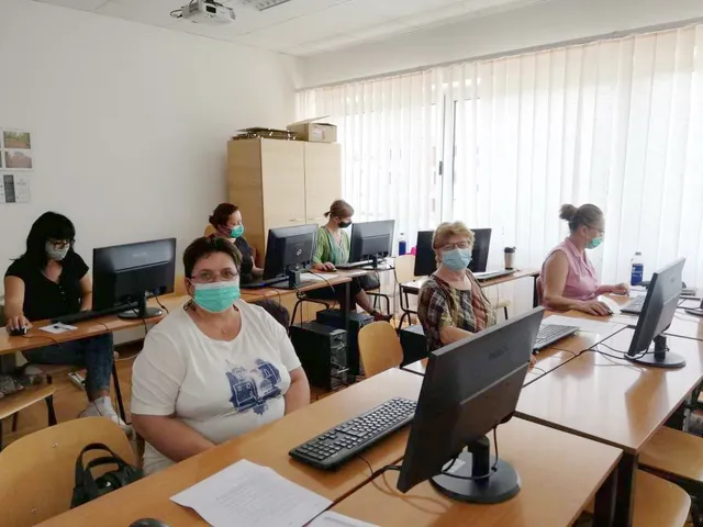 Fotografija uz članak „[PROMO] "ŽENA ISPRED VREMENA" Program osposobljavanja za gerontodomaćice i PC operatere“