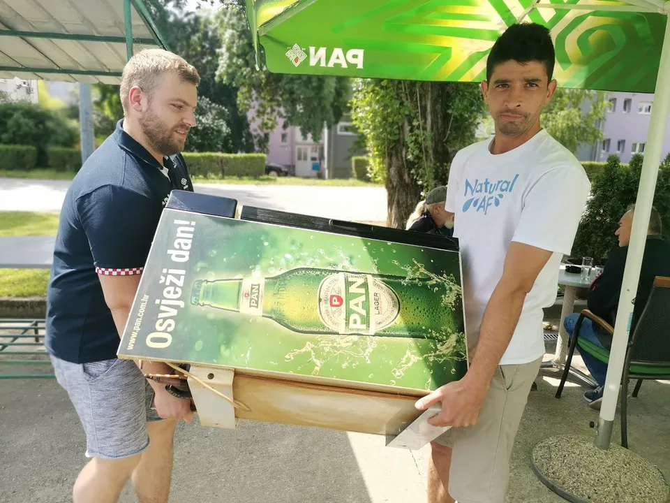 Fotografija uz članak „KAFIĆI POZIVAJU NAVIJAČE Grad opet navlači kockasto odijelo“