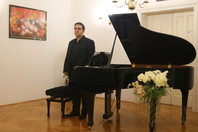 OGŠ Starčević stoji