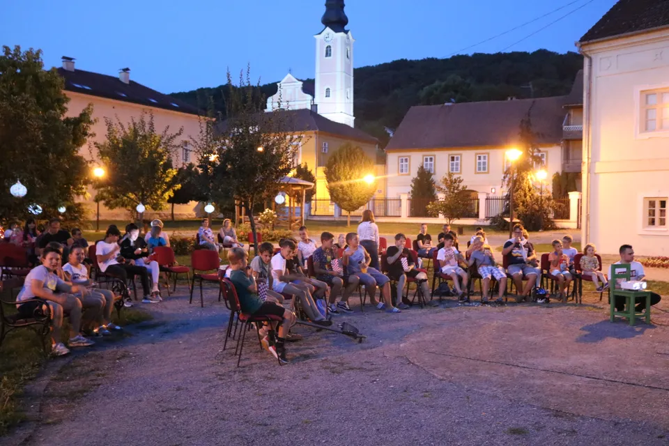 kino kurija
