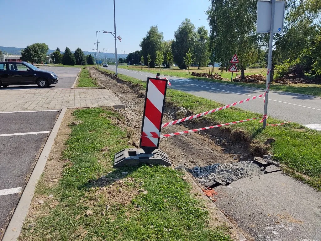 Fotografija uz članak „BOLNIČKA ULICA Sanacija pješačko-biciklističke staze“