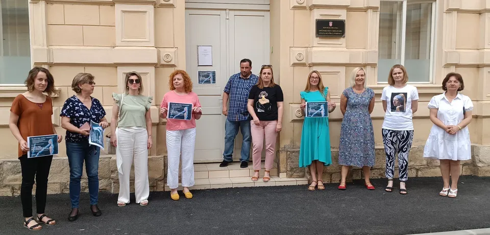 Fotografija uz članak „PROSVJED ZAPOSLENIH U PRAVOSUDNIM TIJELIMA RH: Ovo je omalovažavanje, plaća je ponižavajuća!“