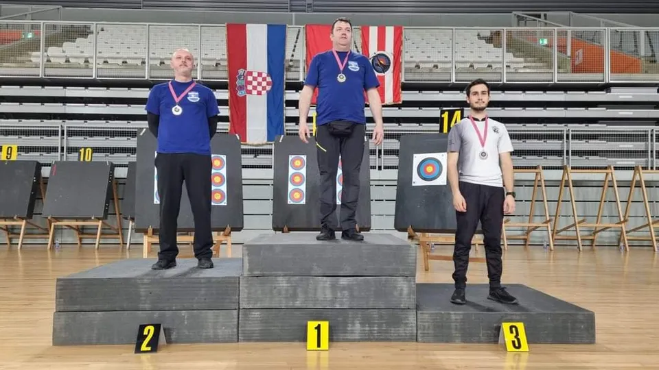 3 strelicari