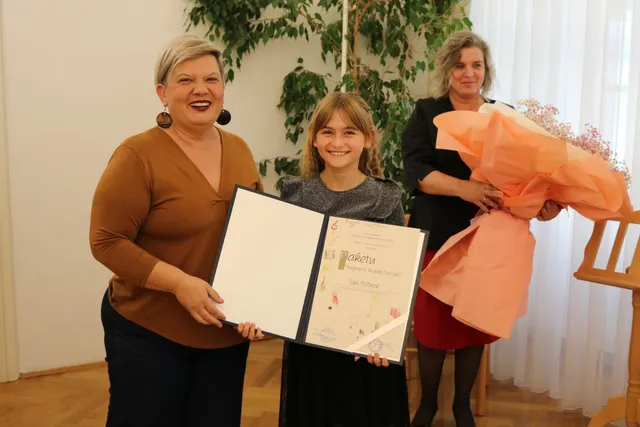 Fotografija uz članak „DODJELA NAGRADE „MARKO TURČAN“ OSNOVNE GLAZBENE ŠKOLE PAKRAC Tara Potnar ovogodišnja dobitnica“