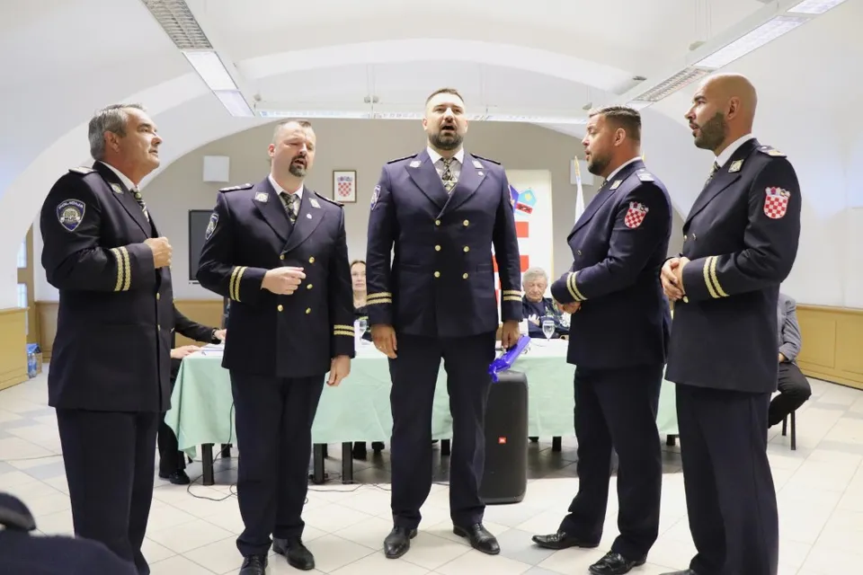 Fotografija uz članak „„VEČER DOMOLJUBNE POEZIJE I PJESME“ Stihovi koji čuvaju sjećanja i domoljublje“
