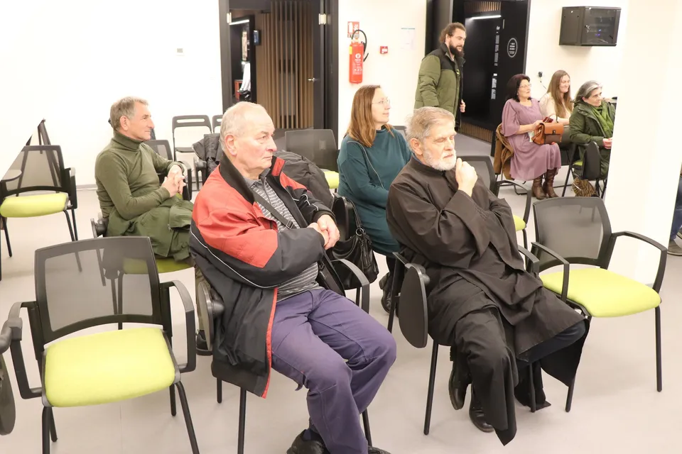 Fotografija uz članak „SPAHIJSKI PODRUM Arheološka prezentacija pravoslavnog groblja u Gornjoj Šumetlici“