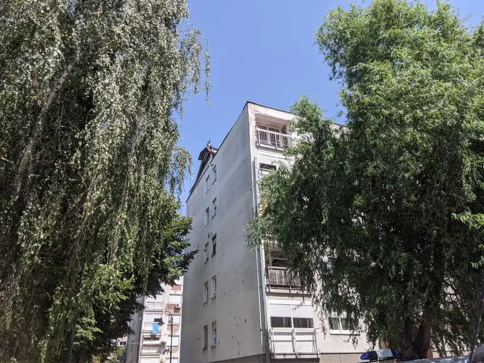 Fotografija uz članak „NEVRIJEME PROUZROČILO MATERIJALNU ŠTETU Jak olujni vjetar uništio krov zgrade!“