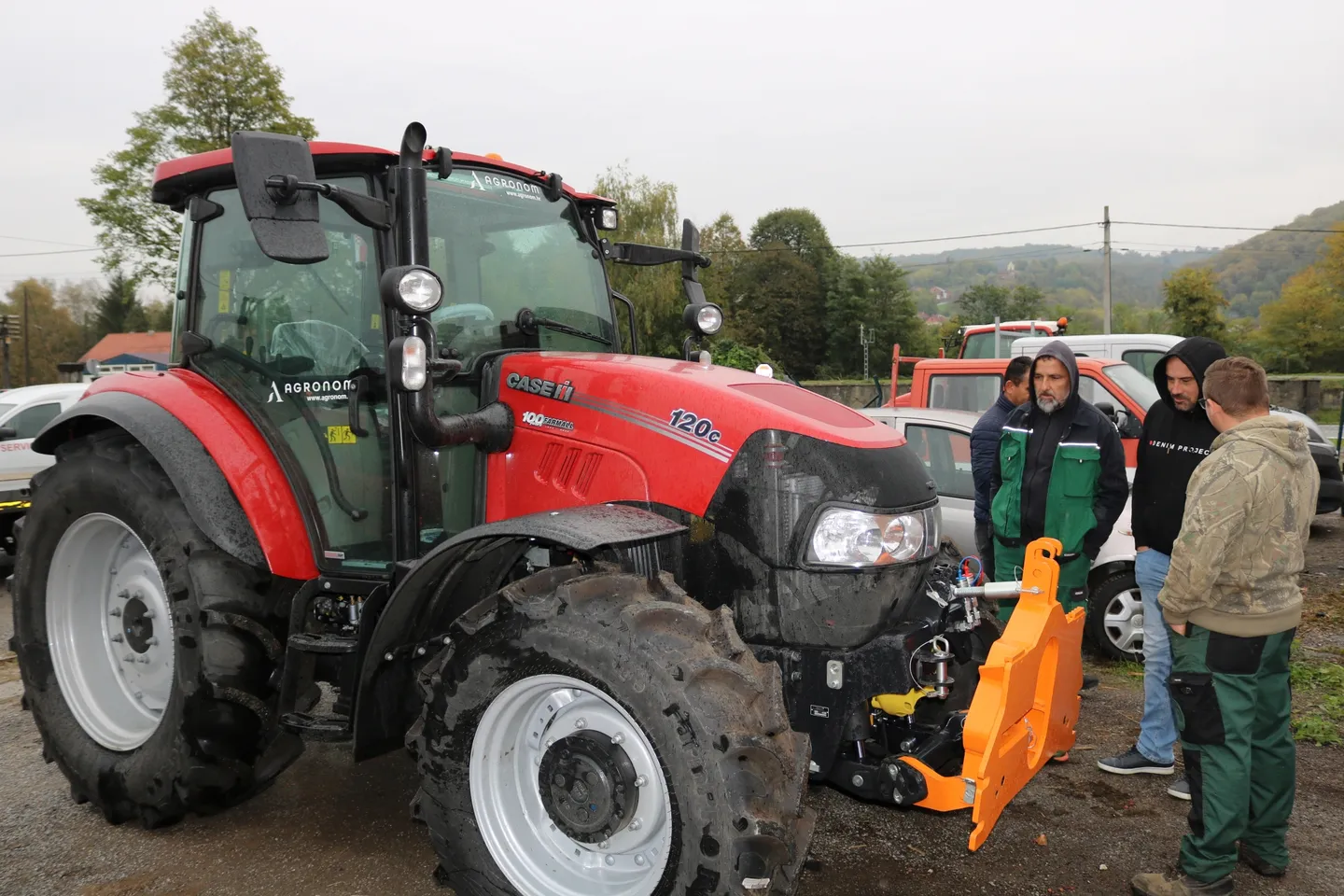 traktor naslovna