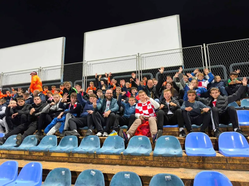 Fotografija uz članak „LIJEPA GESTA HNS-a Pakrački mladi sportaši besplatno s gradonačelnikom Novincom na utakmici Hrvatska - Gibraltar“