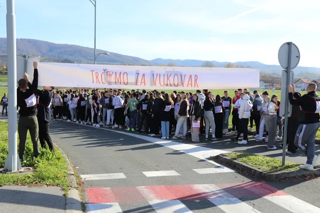 Fotografija uz članak „TRČIMO ZA VUKOVAR Pakrački srednjoškolci odali počast žrtvama Vukovara“