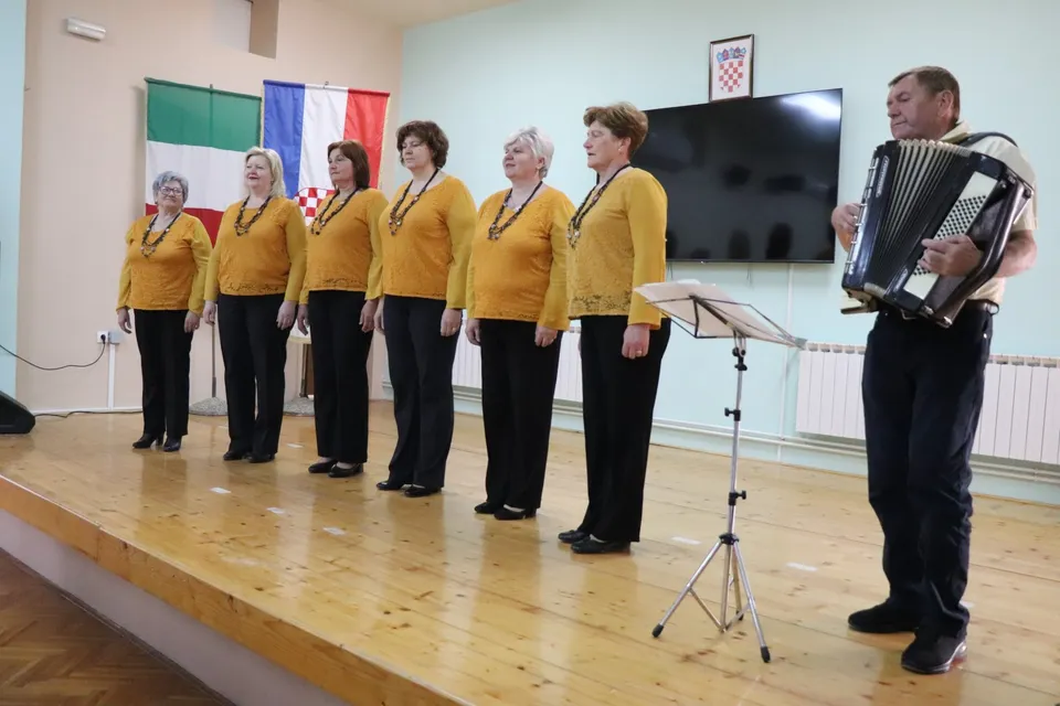 Fotografija uz članak „PLOŠTINE Najbolju konjsku salamu imaju Sandra Brunetta i Blanka Sabo“