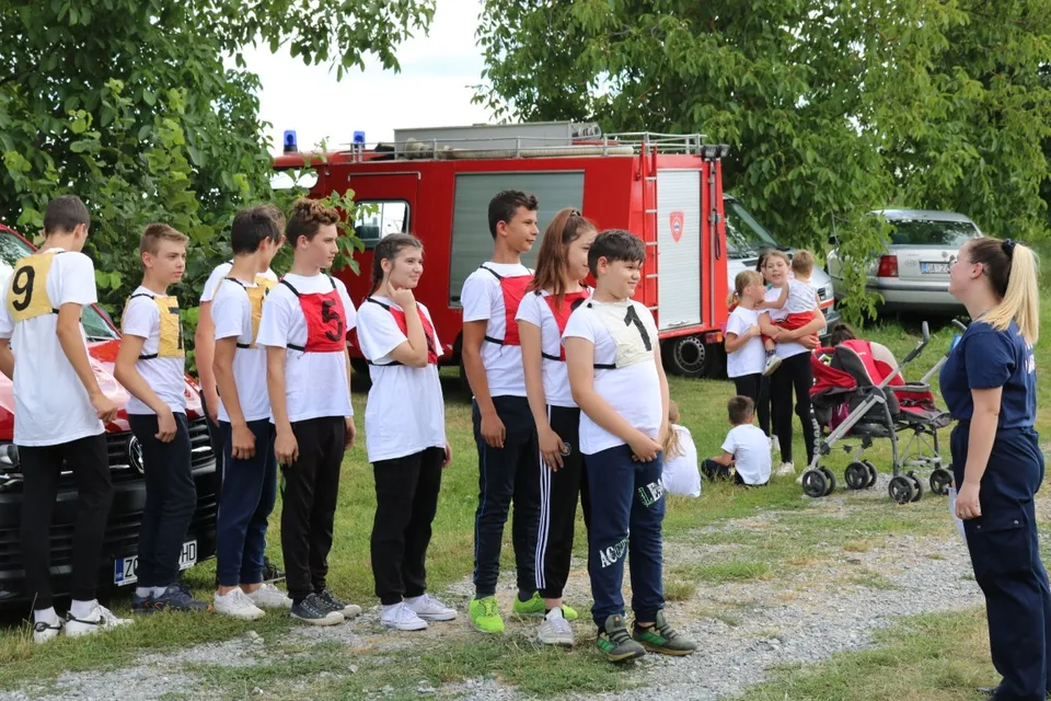 Fotografija uz članak „VATROGASNO NATJECANJE I KUP „BANOVAC“ Vatrogasne vještine pokazalo više od stotinu djece i mladeži“