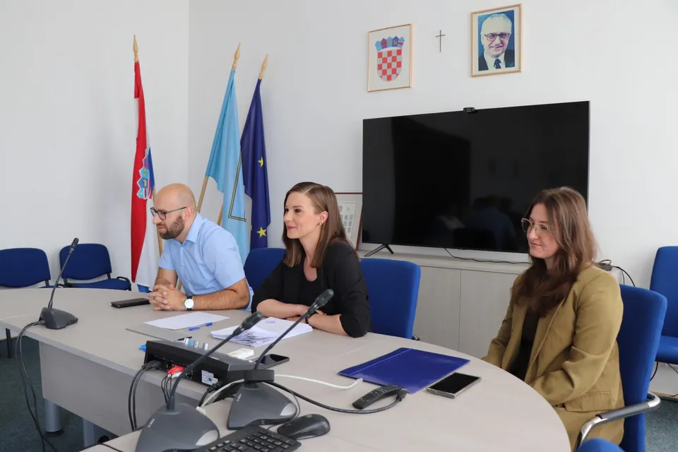 Fotografija uz članak „TRI NOVA OBRTA Kroz program poticanja zapošljavanja i razvoja poduzetništva dodijeljen 21 ugovor“