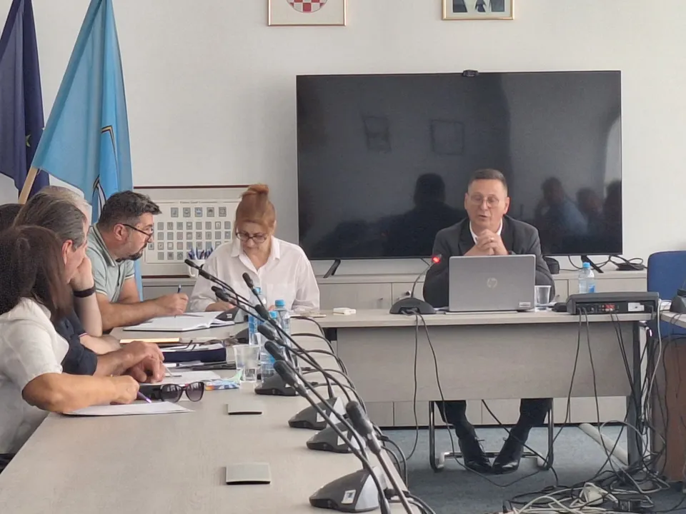 Fotografija uz članak „GRADSKO VIJEĆE Obnova zgrada, budućnost odlagališta i pogrebne usluge obilježile raspravu“