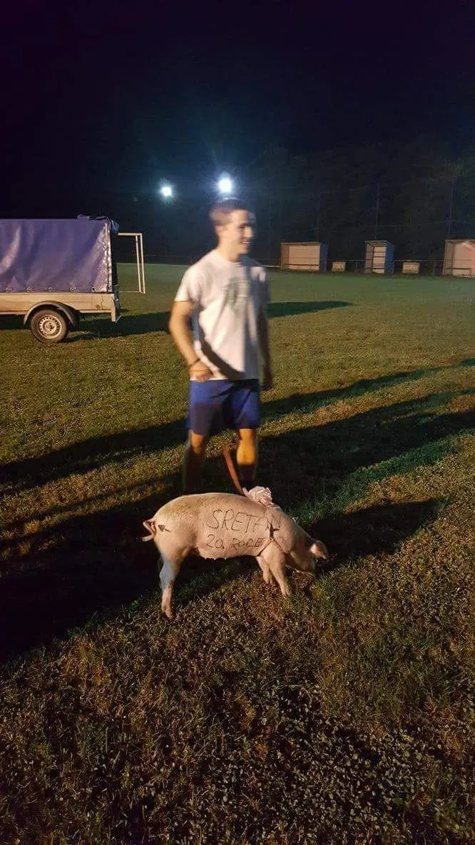 Fotografija uz članak „DARIJO ŠKARIOT, PREDSJEDNIK DVD-a DONJA OBRIJEŽ Požare gasi, kuće perjem krasi“