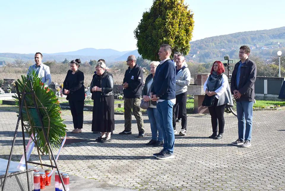 Fotografija uz članak „UOČI BLAGDANA SVIH SVETIH Gradski predstavnici odali počast“
