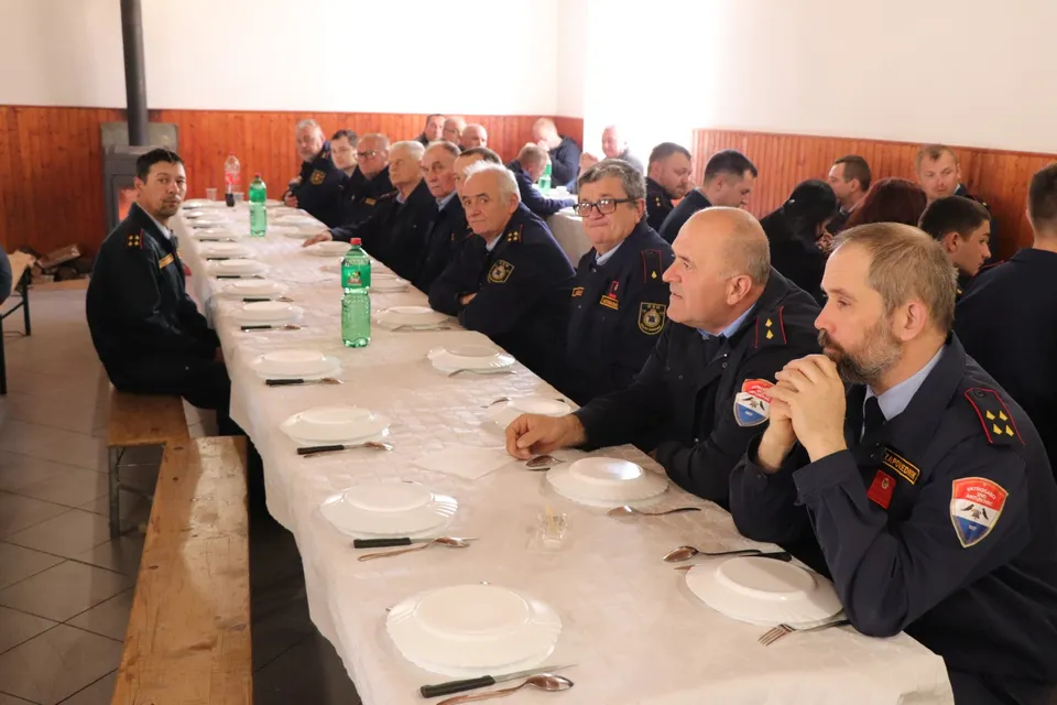 Fotografija uz članak „SKUPŠTINA DVD V. BANOVAC Karlo i Mateo Rek preuzeli zapovjedničke štafete“
