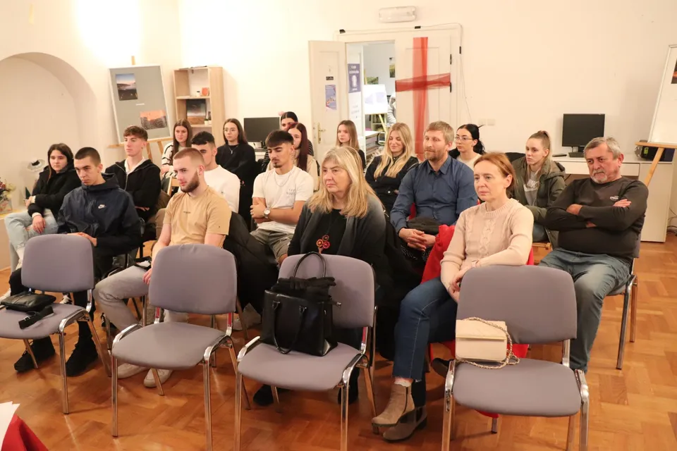 Fotografija uz članak „PALIJATIVNI TIM LIPA Uz Izvještajnu skupštinu izložili fotografije u sklopu projekta „Gea oprosti 2025““
