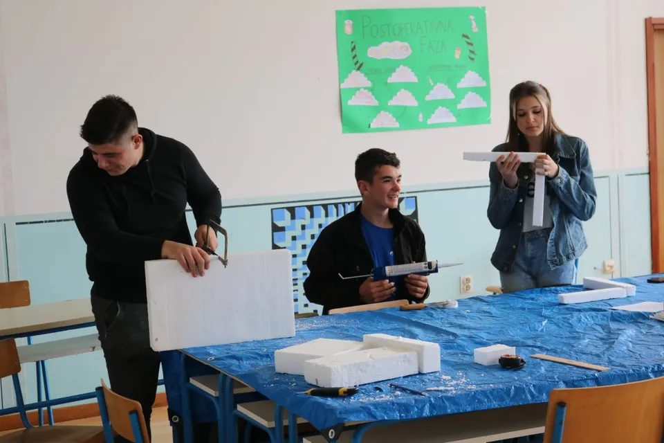 Fotografija uz članak „SREDNJA ŠKOLA PAKRAC Kreativne radionice umjesto klasične nastave“