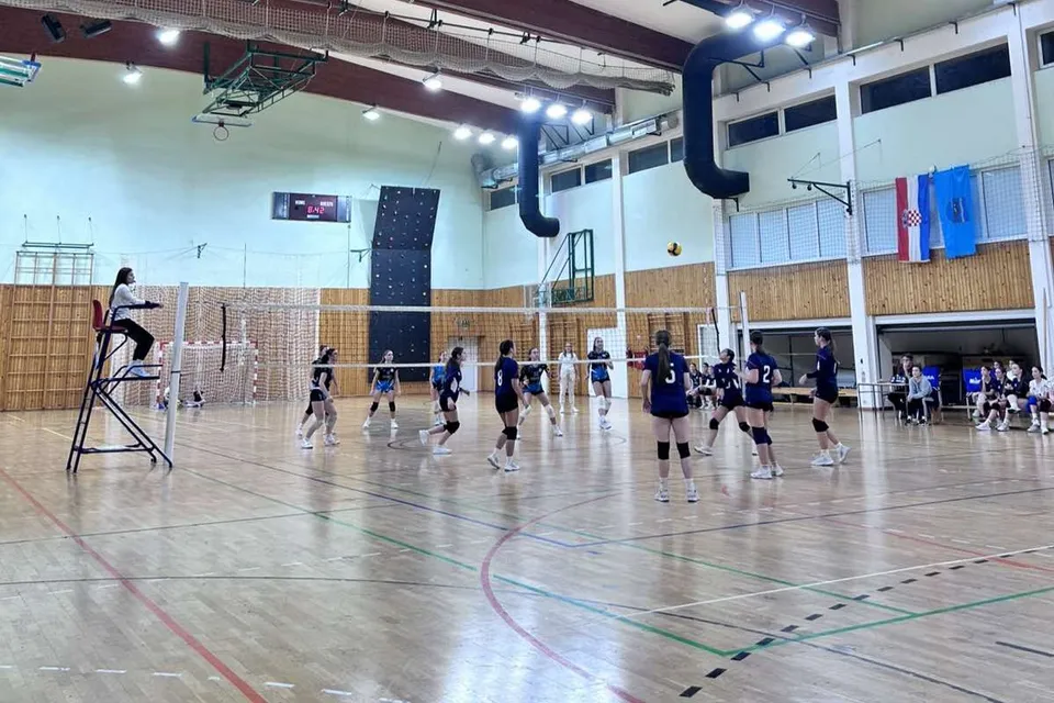 Fotografija uz članak „ODBOJKA Sve kategorije krenule s natjecanjima, odličan start najmlađih odbojkašica“