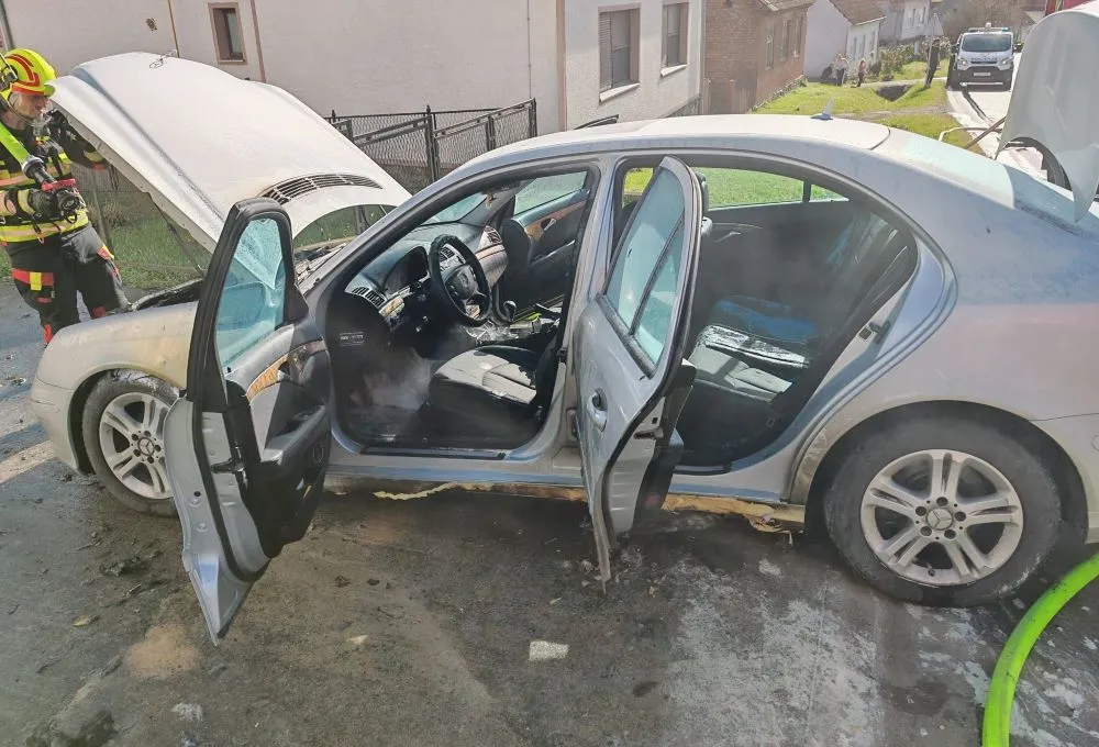 Fotografija uz članak „DVD PAKRAC Ugašen požar osobnog automobila“