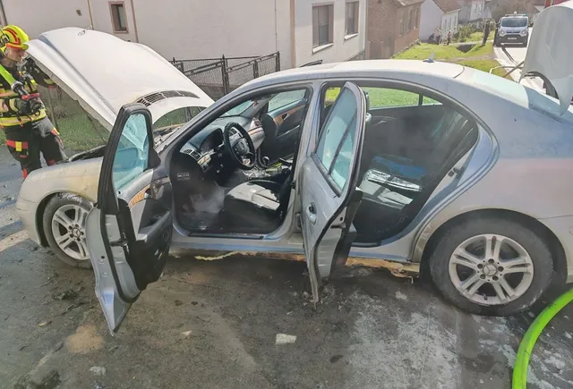 Fotografija uz članak „DVD PAKRAC Ugašen požar osobnog automobila“