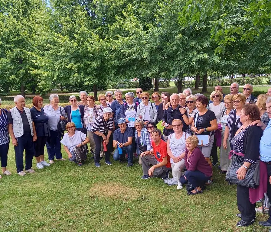 Fotografija uz članak „(PROMO) „ZAJEDNO U DRUGU MLADOST“ Umirovljenici uživali na izletu u Trakošćanu i Varaždinu“
