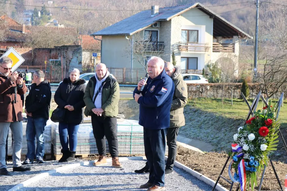 Fotografija uz članak „Polaganjem vijenaca i mimohodom obilježena 34. godišnjica akcije „Alfa““