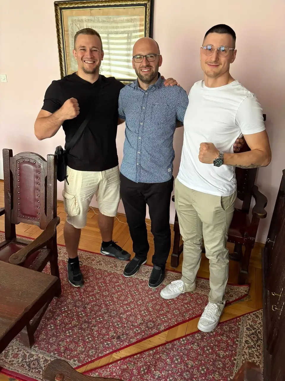Fotografija uz članak „SJAJNI PAKRAČKI MMA BORCI KOD GRADONAČELNIKA NOVINCA“