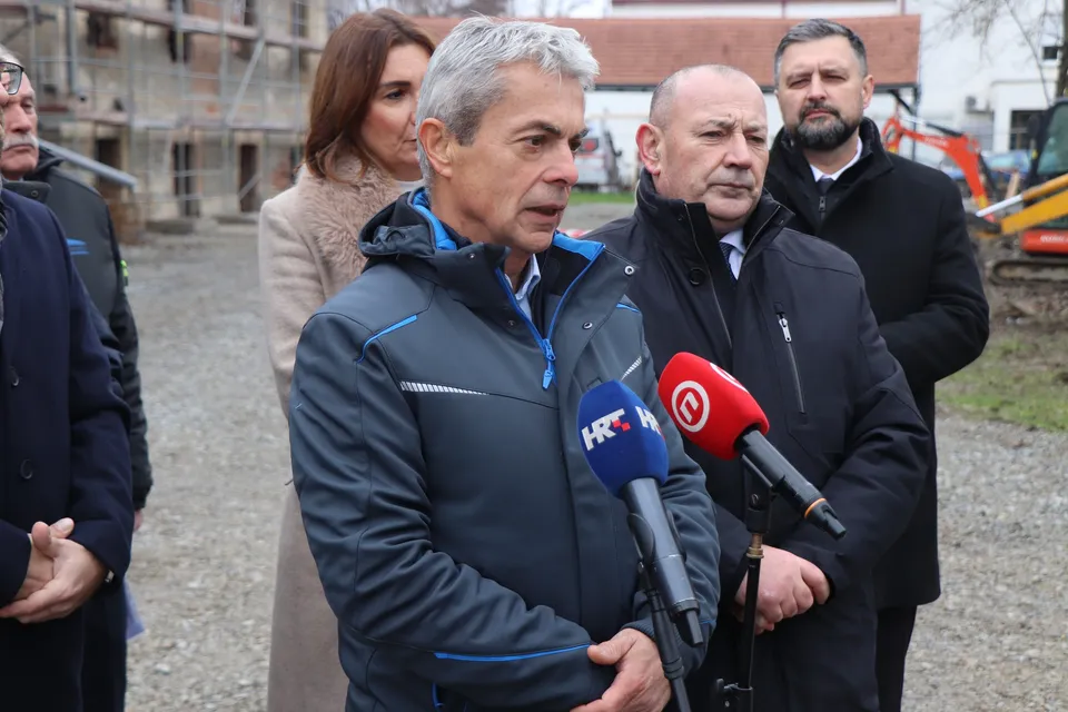 Fotografija uz članak „Ministar hrvatskih branitelja Tomo Medved obišao Braniteljski centar u Pakracu“