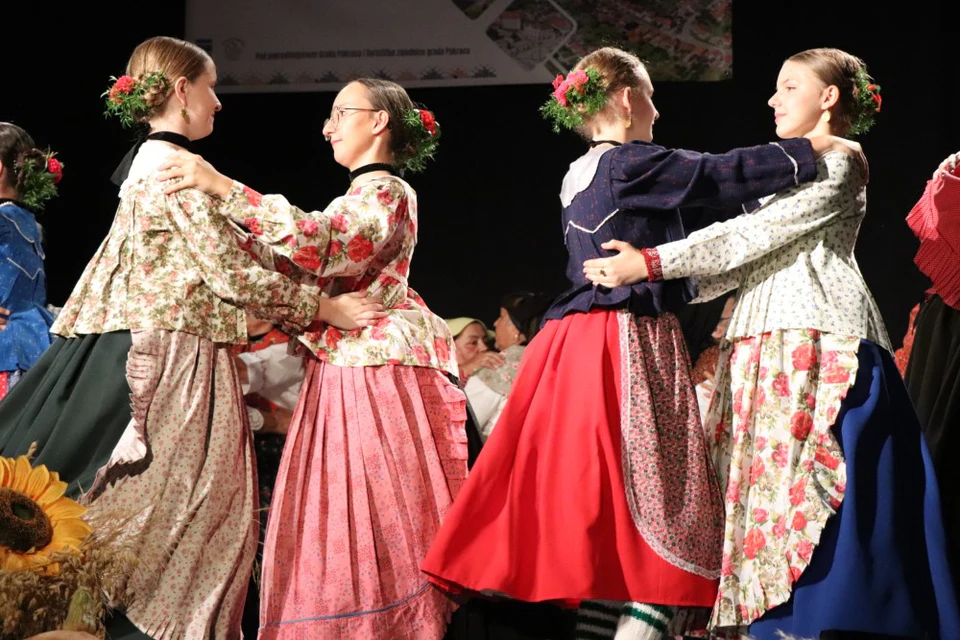 Fotografija uz članak „14. SMOTRA FOLKORA Oživljena hrvatska baština i stari običaji“