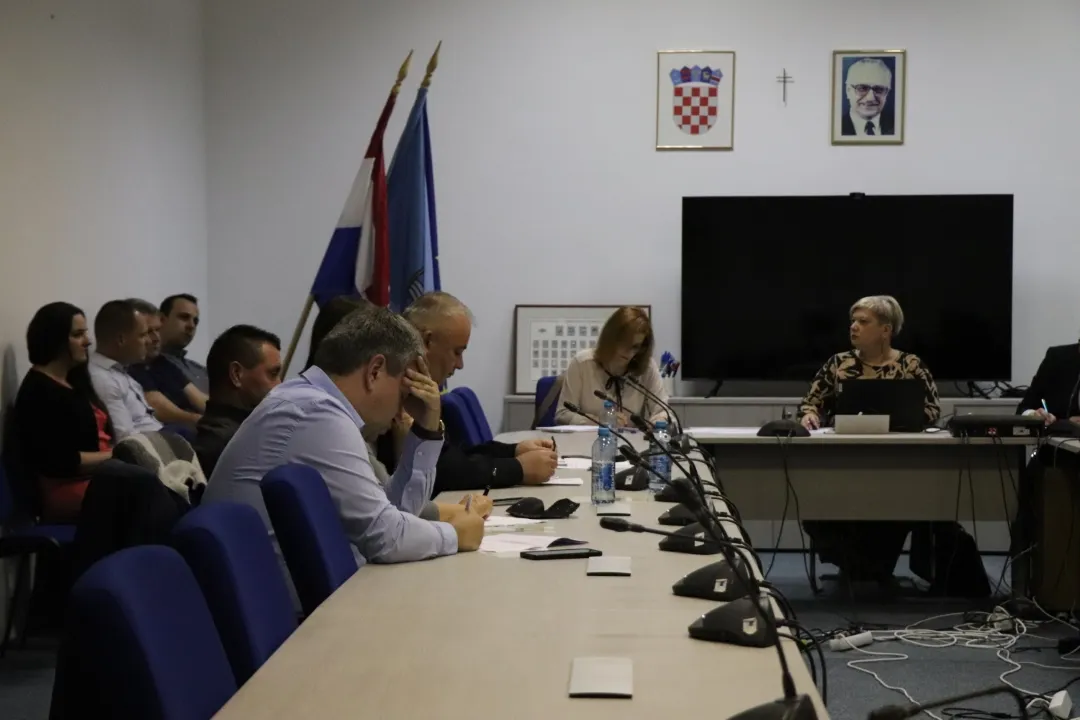 Fotografija uz članak „AKTUALNI SAT O napuštenim parcelama, liječničkom kadru i pješačkim prijelazima“
