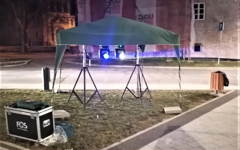 Fotografija uz članak „U ČAST UKRAJINI Pakrački spomenik u njihovim nacionalnim bojama“