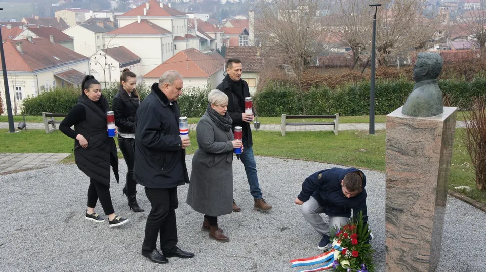Fotografija uz članak „PRISJEĆANJE UZ MOLITVU I CVIJEĆE Obilježili 70. rođendan dr. Ivana Šretera“