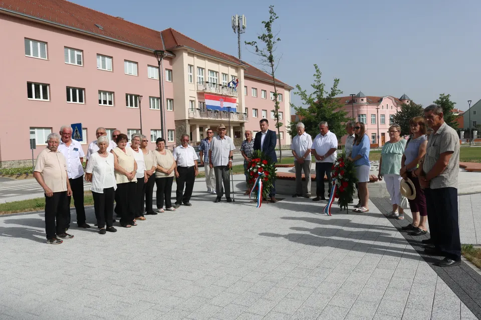 svi postrojeni