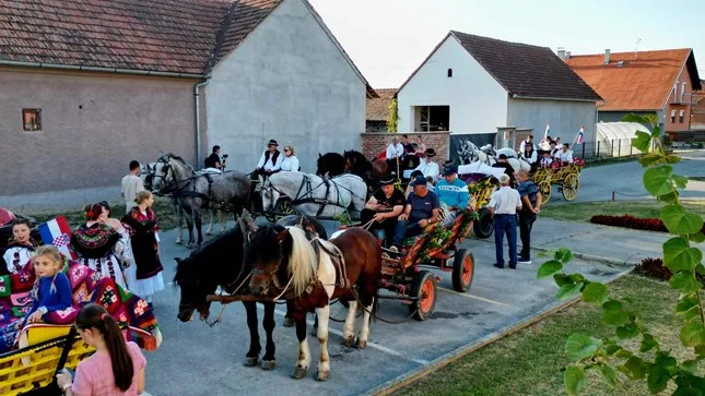 Fotografija uz članak „(PROMO) “Pjesmom u jesen” - tradicijski spektakl i ove godine u Zlatnoj Slavoniji“