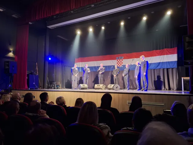 Fotografija uz članak „GLAZBOM DO ZAJEDNIŠTVA Klapa HRM „Sveti Juraj“ oduševila Pakrac“