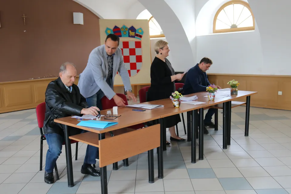 Fotografija uz članak „SVEČANO POTPISANI UGOVORI Za rad udruga Grad osigurao 1,2 milijuna kuna“