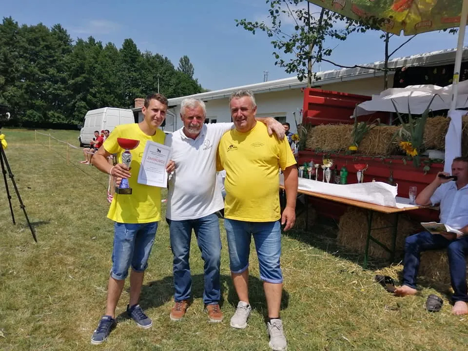 Fotografija uz članak „IZLOŽBA KONJA U MIHALJEVCIMA Vilenjaku 1. mjesto s pastuhom Mangom“