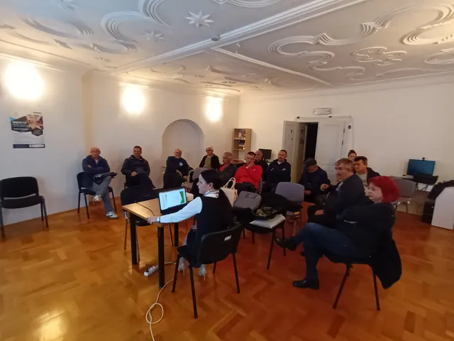 Fotografija uz članak „(PROMO) PROJEKT "LAMPSI - PODRŠKA LOKALNOJ ZAJEDNICI" Održane edukacije o menadžmentu i psihološkoj pomoći“