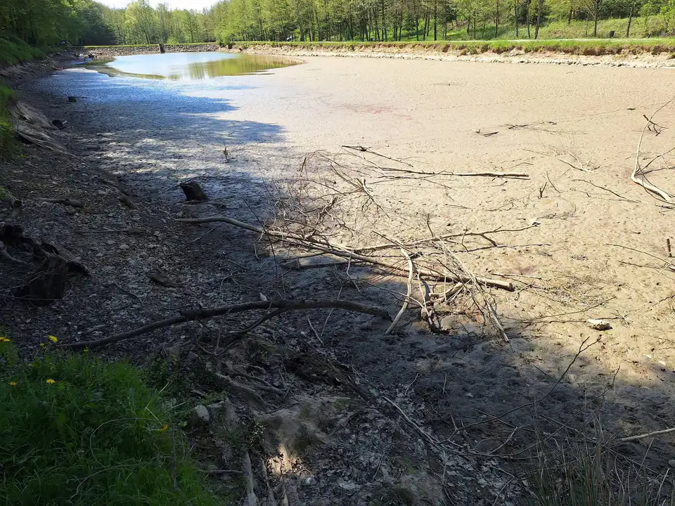 Fotografija uz članak „JEZERO PAKURNOVAC Zašto nema vode s jedne strane jezera?“
