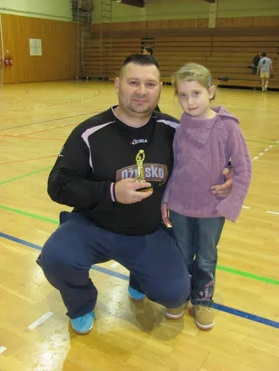 Fotografija uz članak „DARIJO ŠKARIOT, PREDSJEDNIK DVD-a DONJA OBRIJEŽ Požare gasi, kuće perjem krasi“