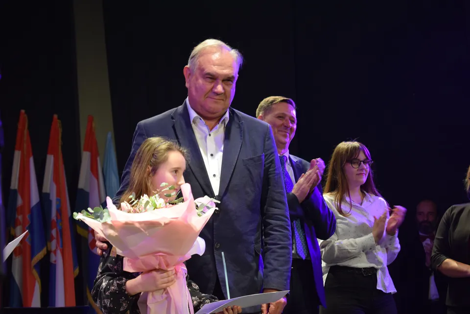 Fotografija uz članak „5. DJEČJI FESTIVAL DOMOLJUBNE PJESME Pobjednica Leona Milić iz Daruvara“